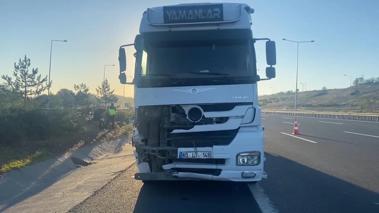 Kuzey Marmara Otoyolu'nda TIR hafif ticari araca çarptı: 1'i çocuk, 5 yaralı