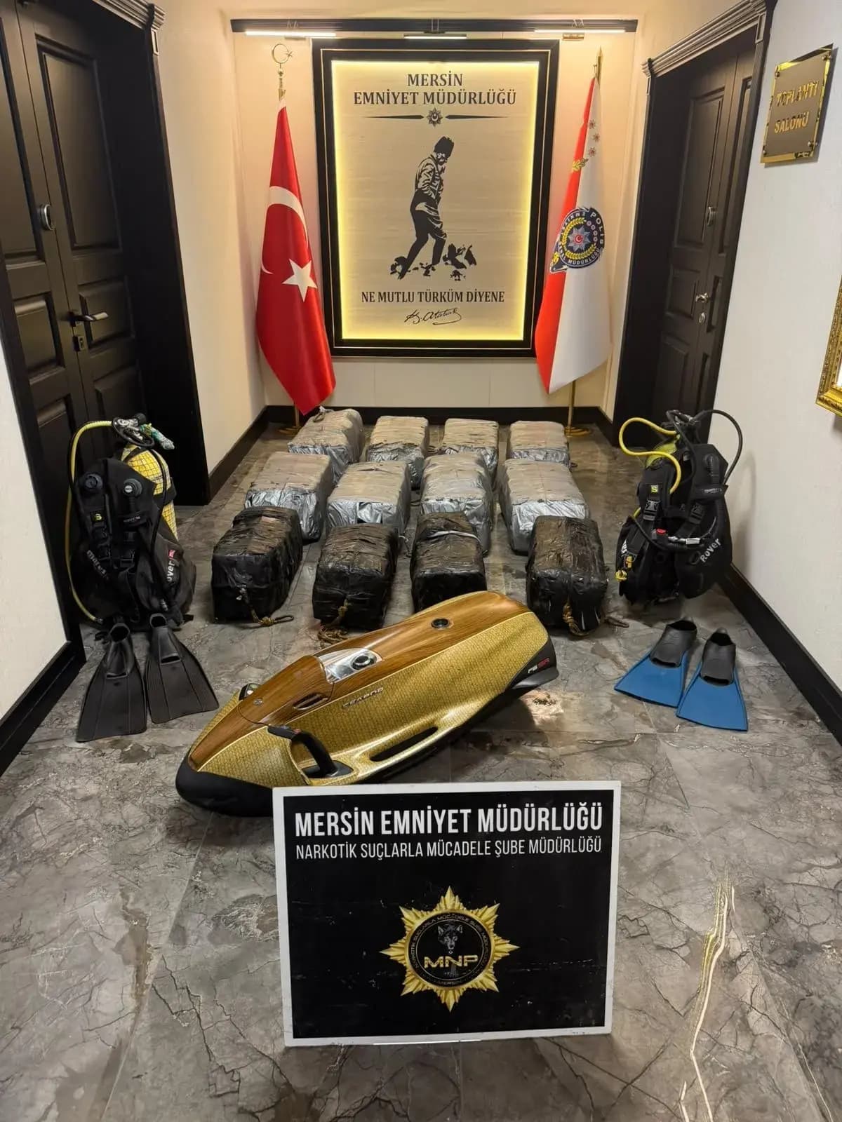 Bakan Gürlek A Haber'de açıklamıştı! Mersin Limanı'nda uyuşturucu operasyonu! Gemide zulalanmış 350 kilogram kokain ele geçirildi