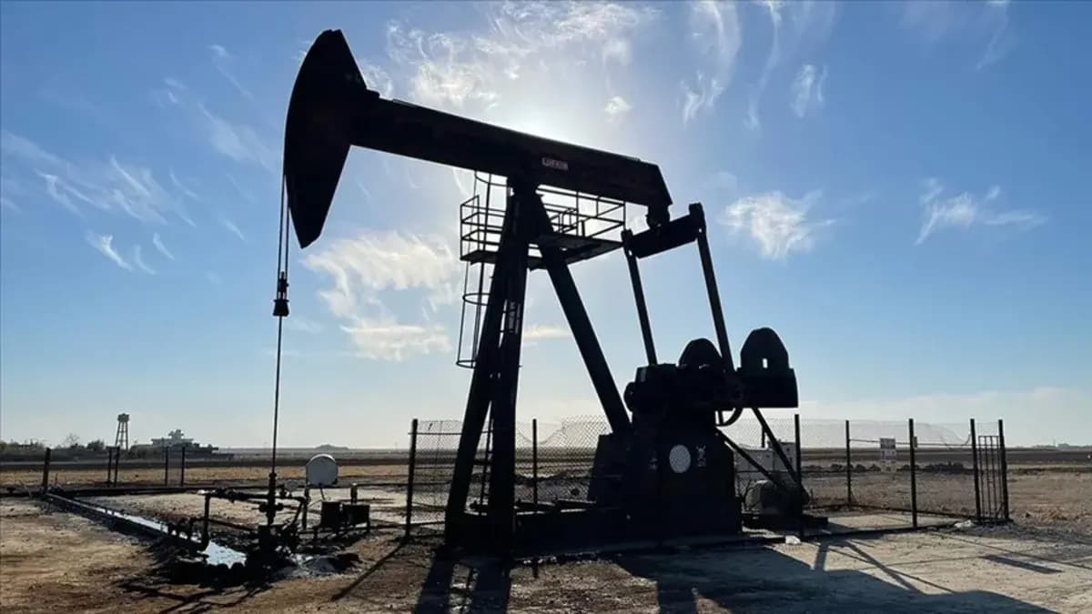 Küresel petrol arzı azaldı