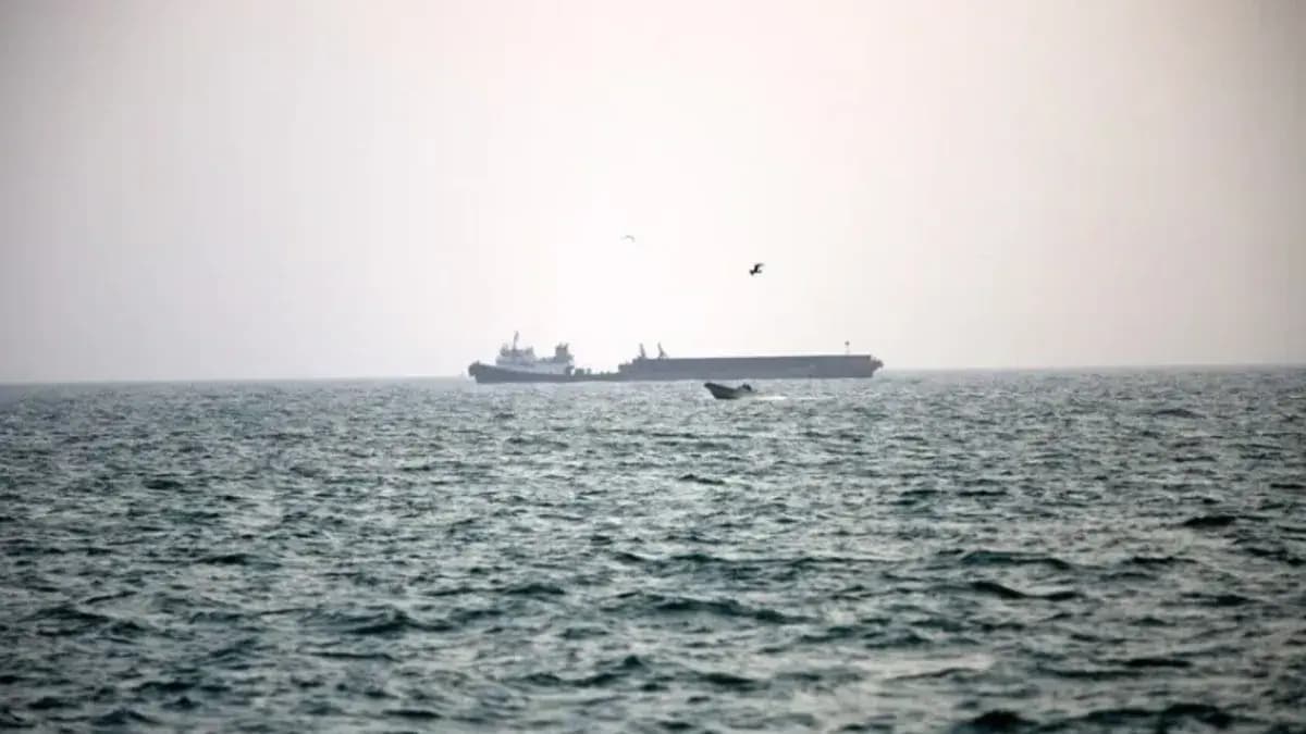 İran: Hürmüz Boğazı'nda 2 ABD gemisi ve 8 tanker hedef alındı