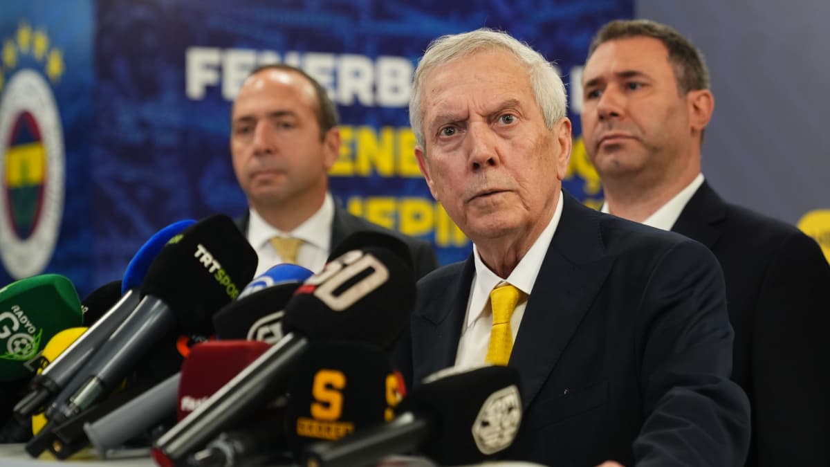 Aziz Yıldırım'dan ultimatom: Futbolcu ismi vererek "Neden oynamıyor" diye sordu