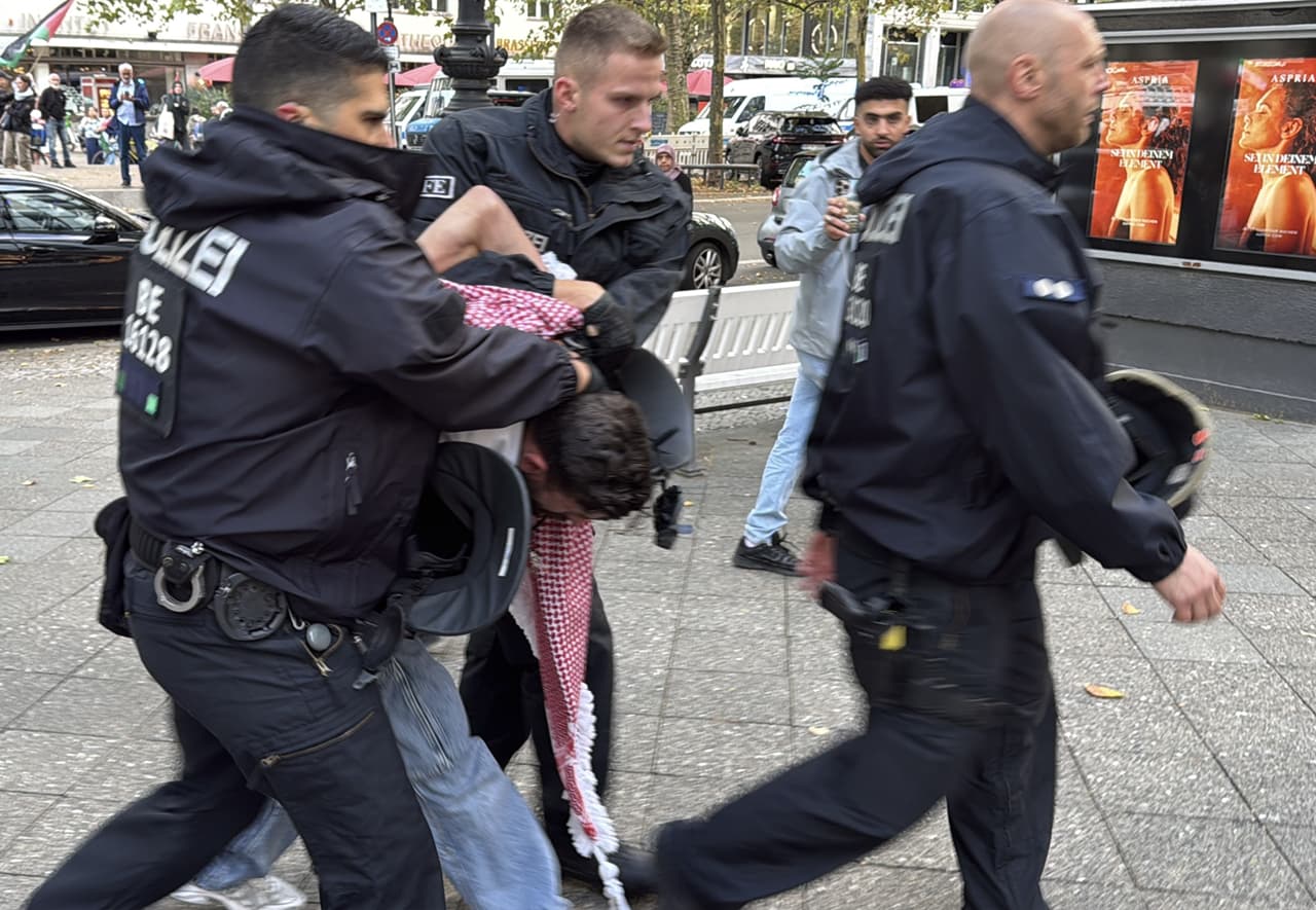 Berlin'de polis Filistin'e destek gösterisi yapanlara müdahale etti, 2 kişi gözaltına alındı
