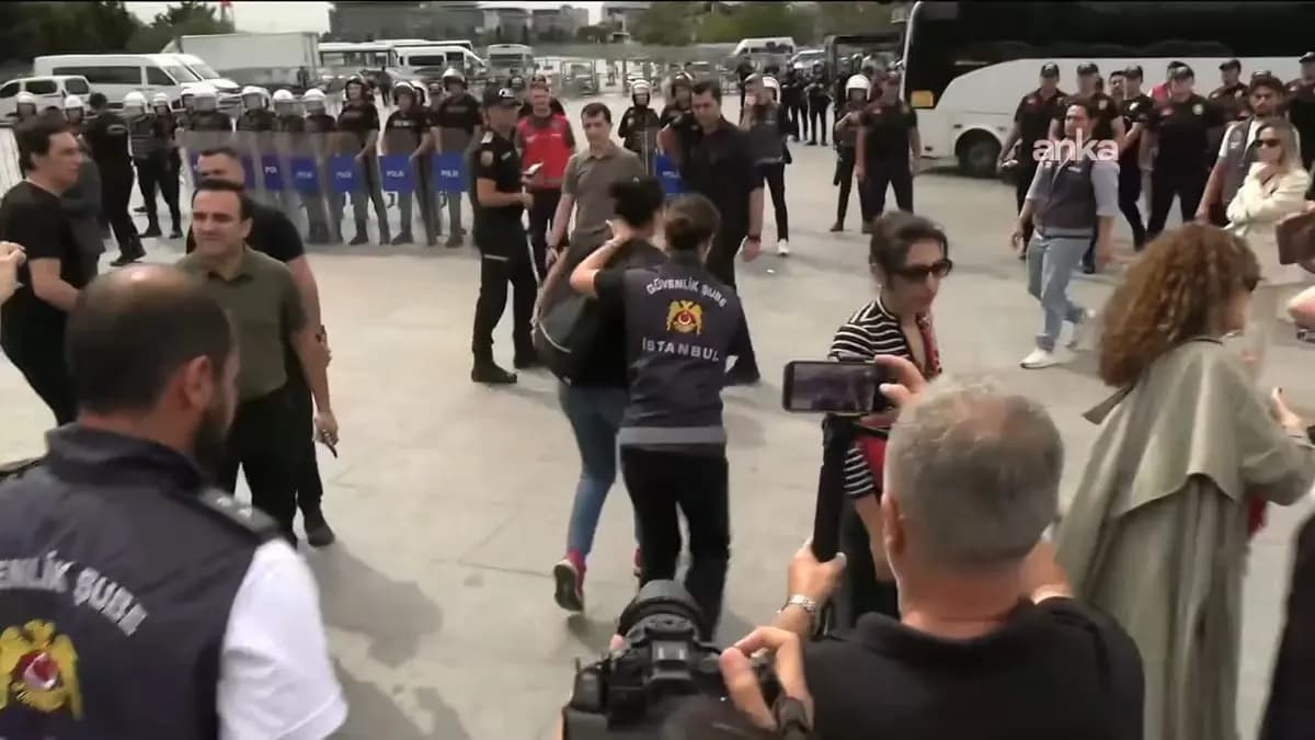 Çağlayan'da LGBTİ+ operasyonlarına basın açıklamasına polis müdahalesi: Çok sayıda gözaltı