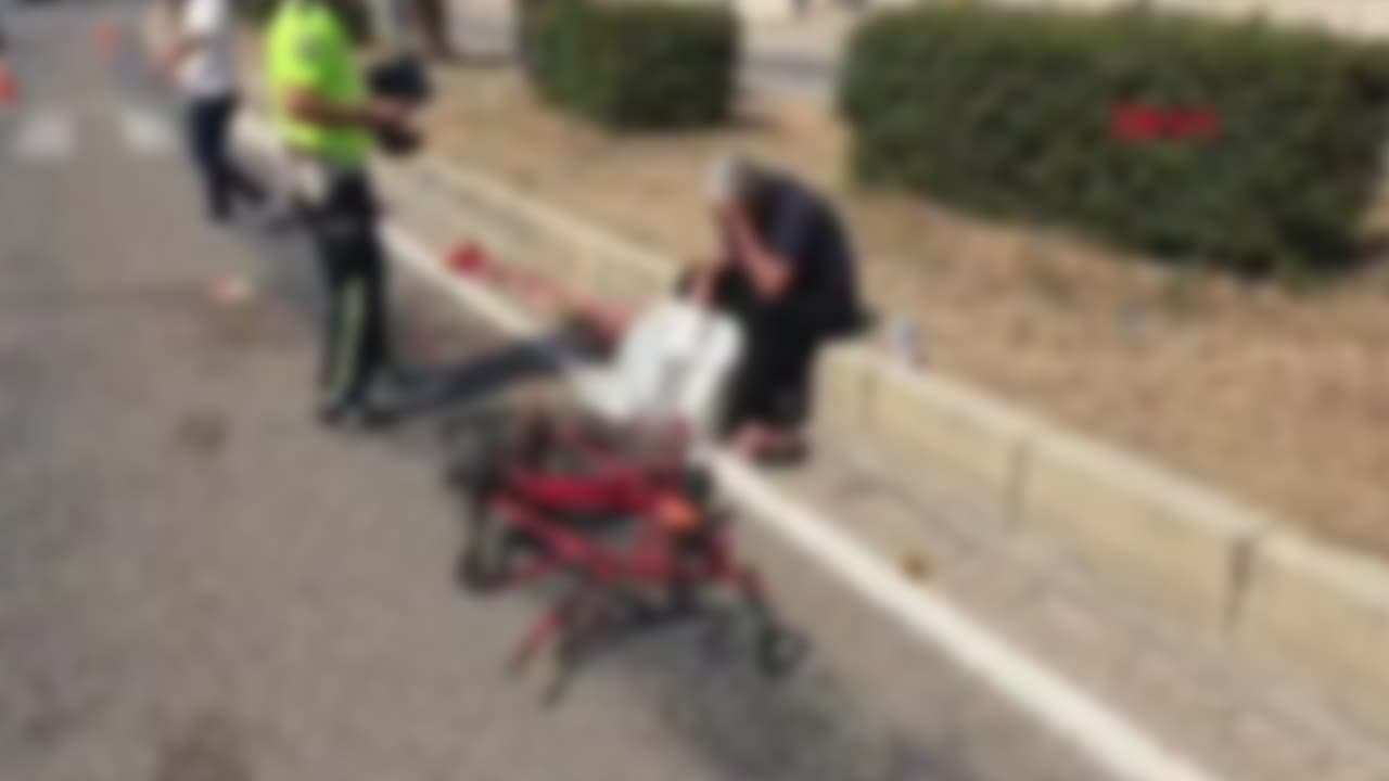 Motosiklet, bisikletliye çarptı: 3 yaralı