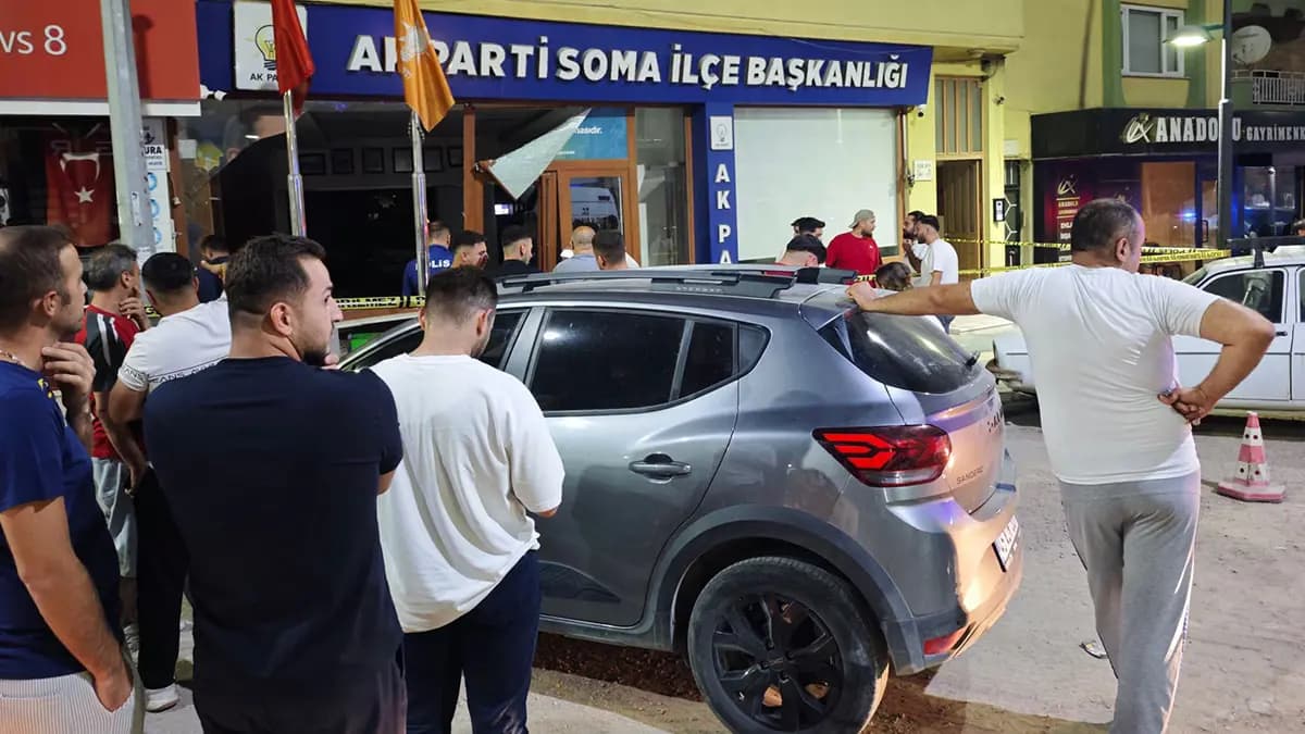 Freni tutmayan araç AKP binasına girdi