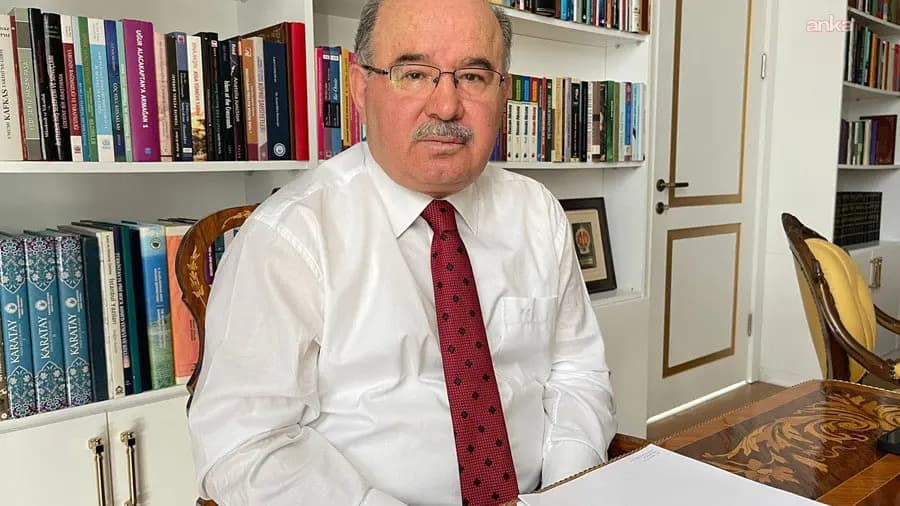 AKP'li eski bakandan Davutoğlu soruşturmasına tepki