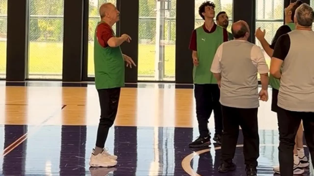 Cumhurbaşkanı Erdoğan basketbol oynadı