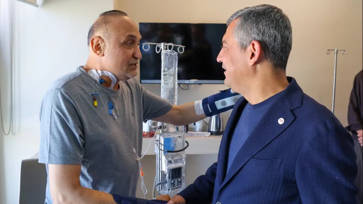 Özgür Özel bıçaklı saldırıda yaralanan Melih Meriç'i ziyaret etti