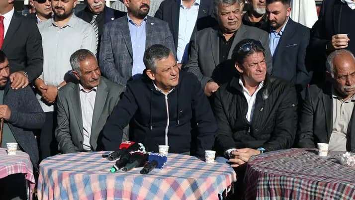 Özgür Özel müjdeyi verdi: Borçların faizleri silinecek