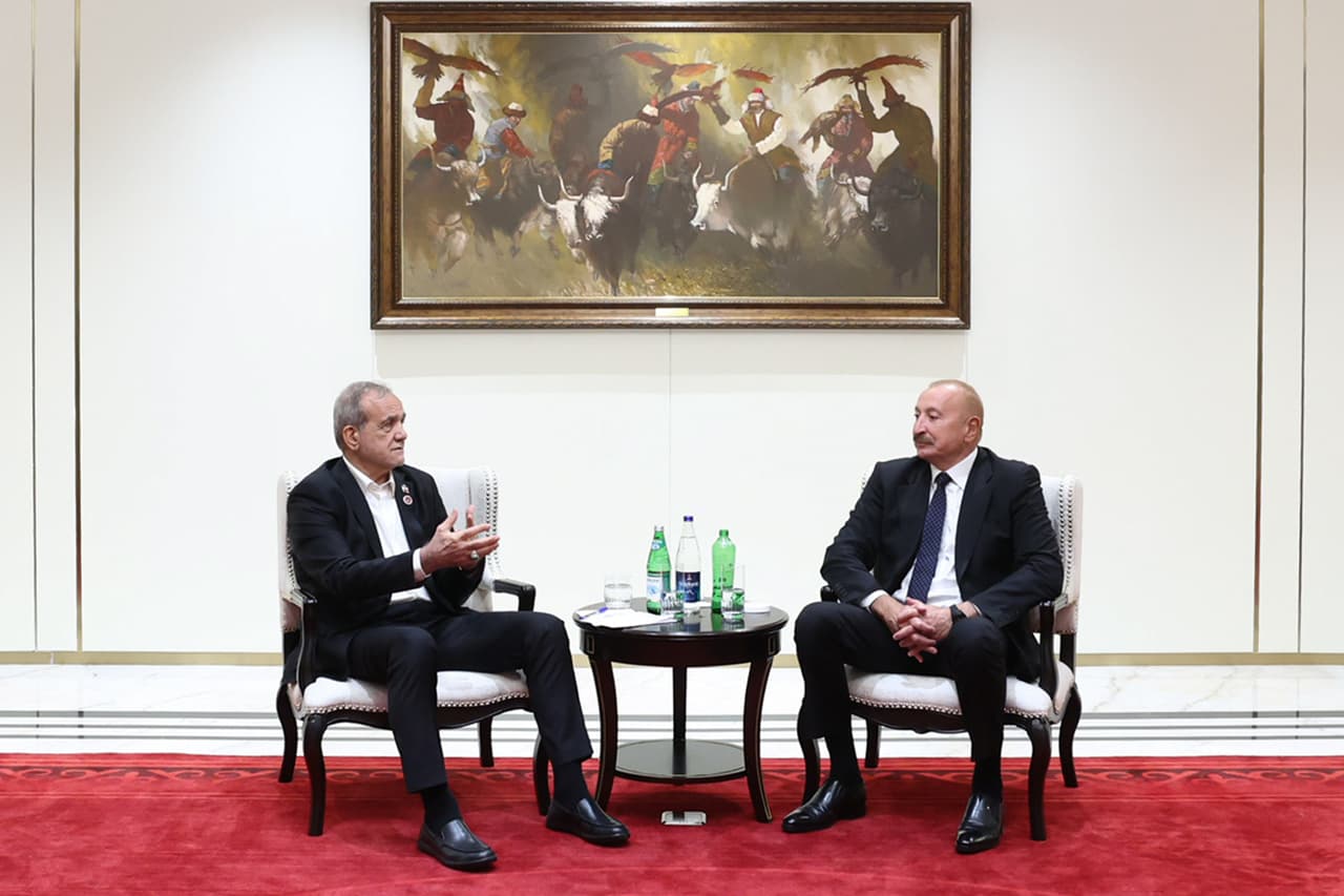 Zirvede Türkçe sohbet! Pezeşkiyan-Aliyev arasında "su" diyaloğu izleyenleri gülümsetti