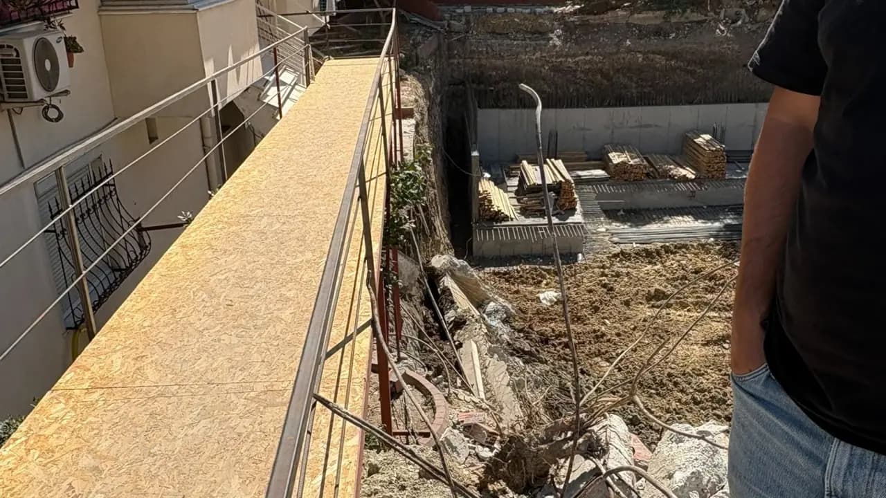 Bahçelievler’de istinat duvarı çöktü