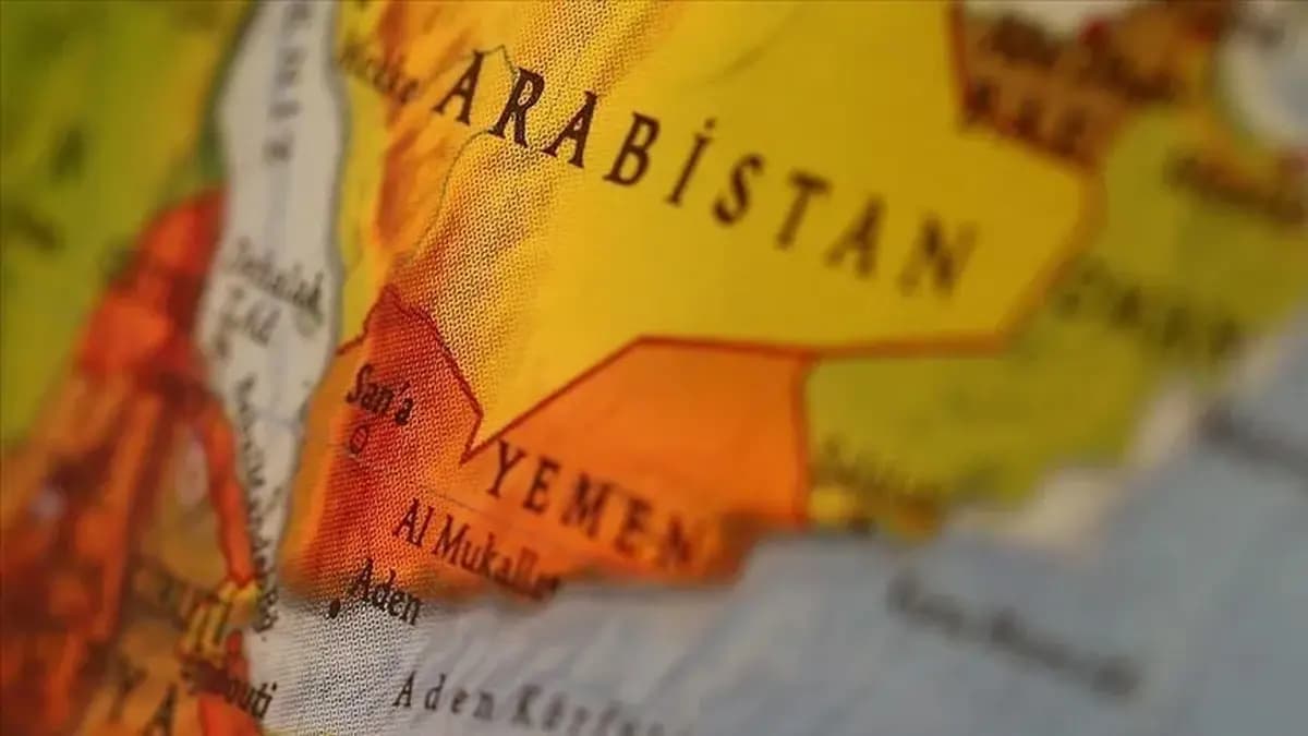 Yemen ordusuna ait savaş uçakları temmuzdan bu yana ilk kez Husilerin mevzilerini bombaladı
