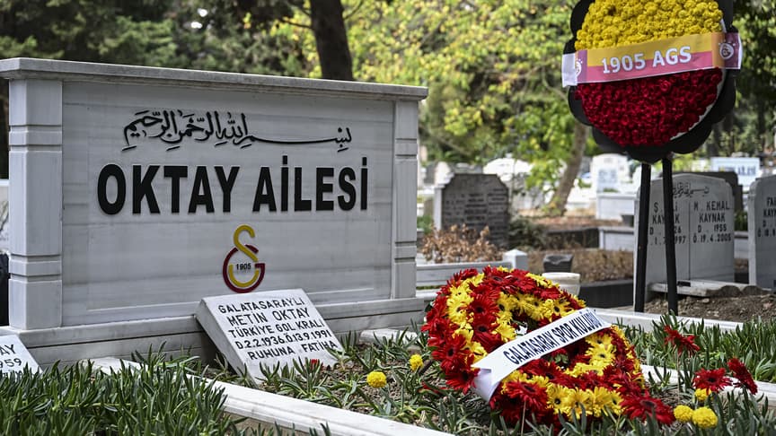 Türk futbolunun ve Galatasaray'ın unutulmaz efsanesi Metin Oktay, kabri başında anıldı