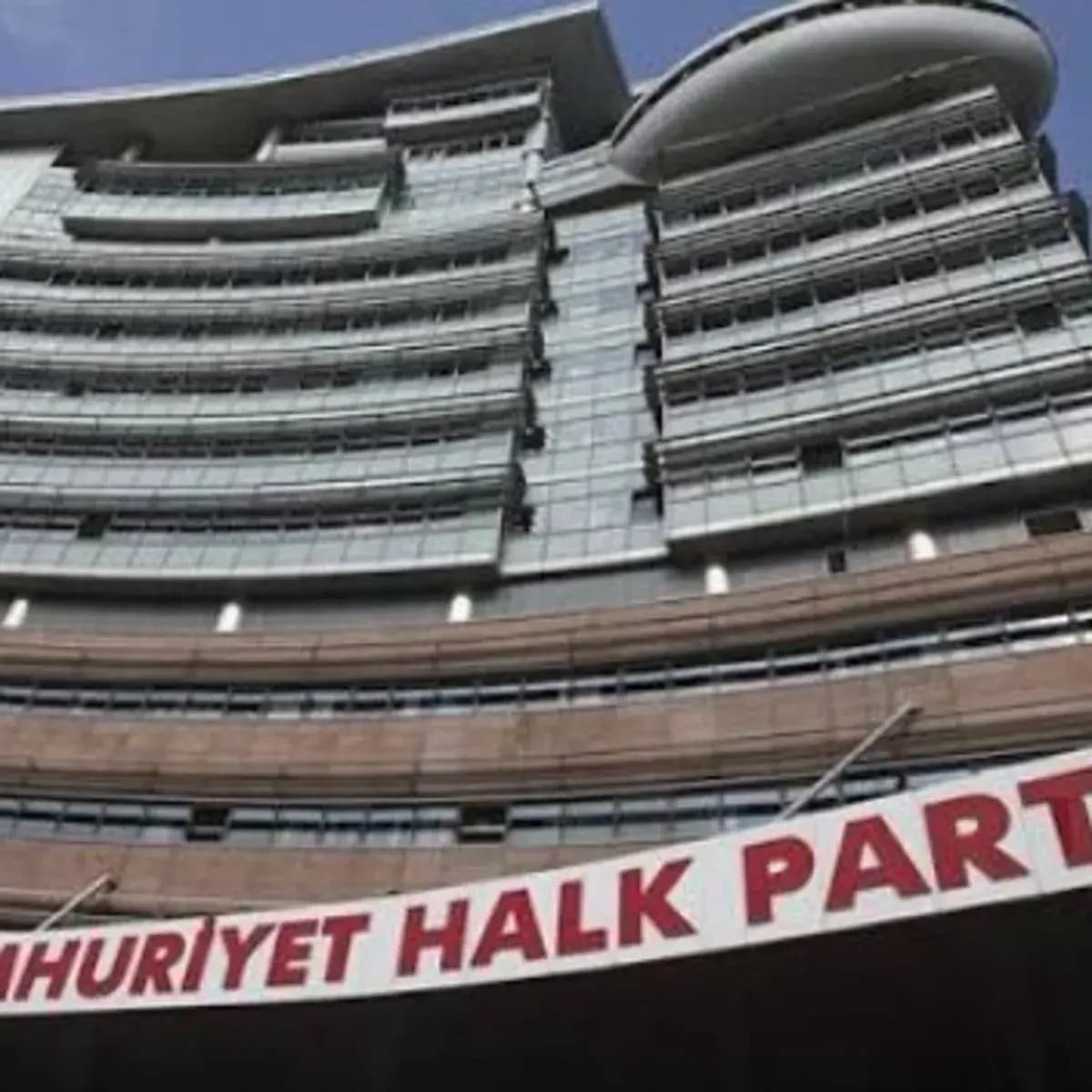 CHP İstanbul'da Gürsel Tekin'in görevi sona erdi