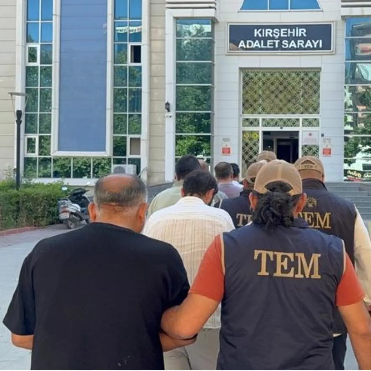 FETÖ'ye bilişim operasyonu: 10 gözaltı