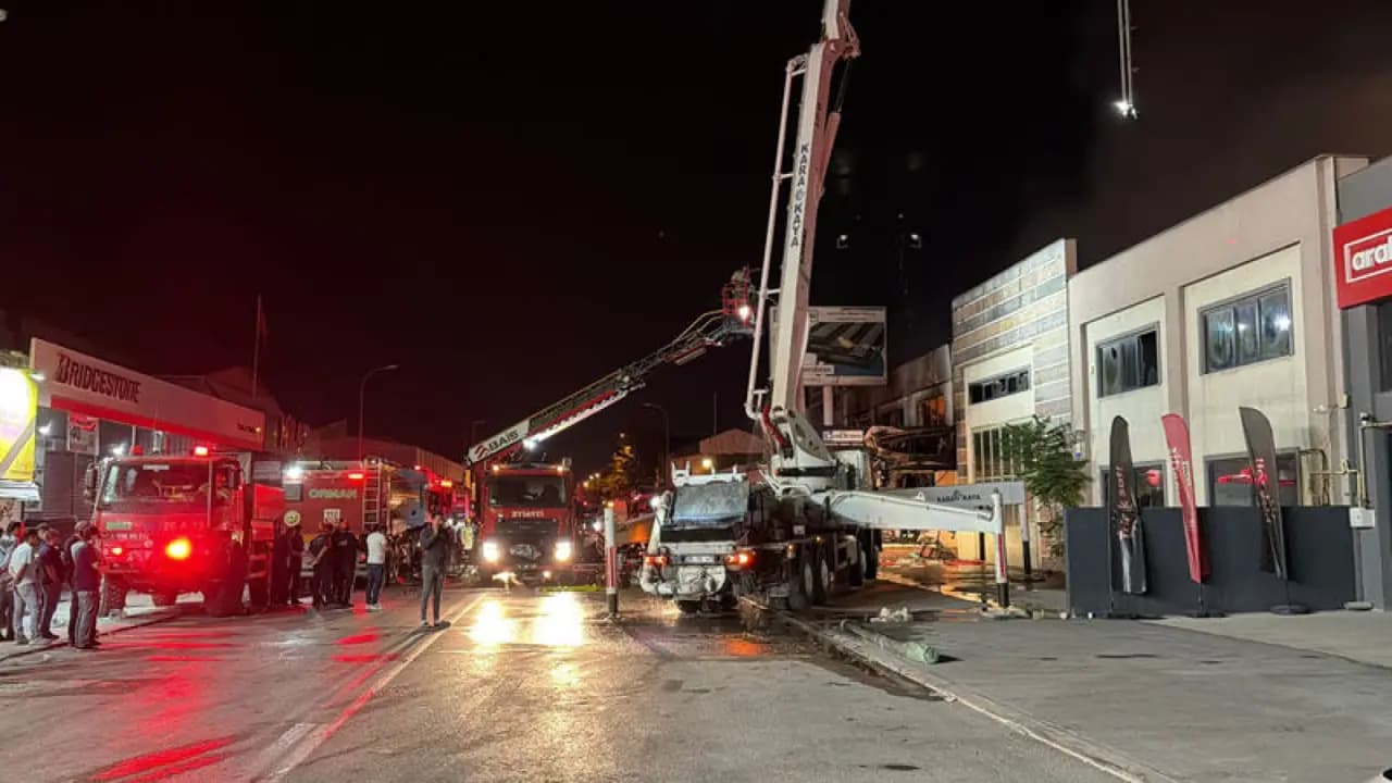 Eskişehir'de yapı malzemeleri firmasında yangın