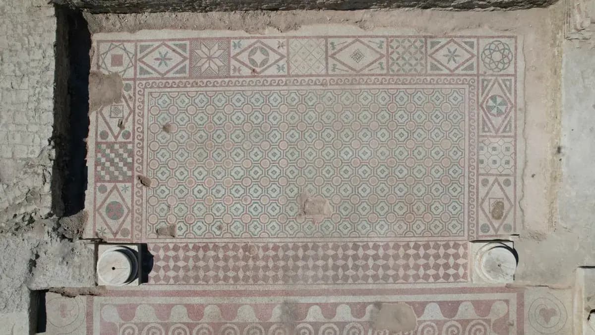Pompeiopolis'te tarihi keşif: 105 metrekarelik zemin mozaikleri gün yüzüne çıkarıldı