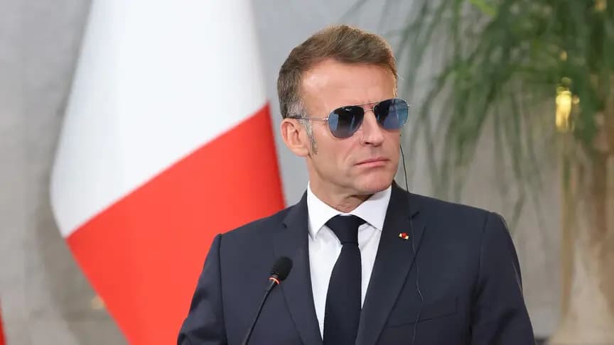 Macron: Sosyal medyada her şeye bakma uğruna sonunda hiçbir şey görmeme riskiyle karşı karşıyayız