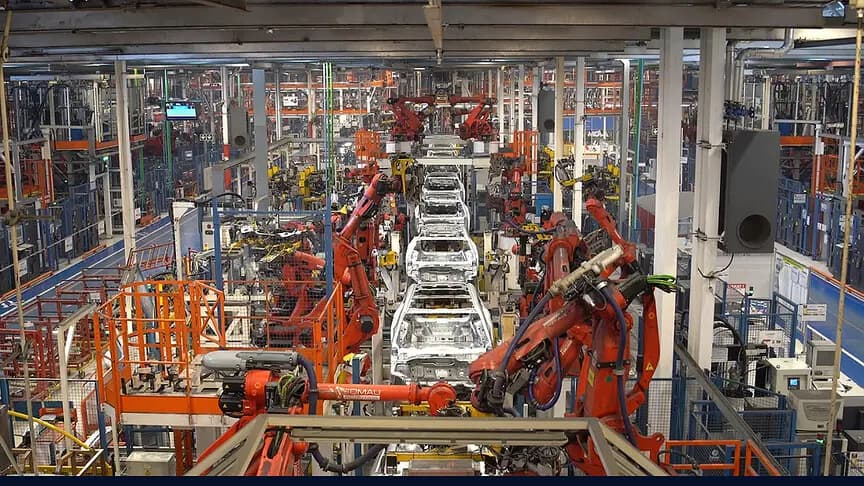Otomotiv endüstrisi ağustosta yaklaşık 2,8 milyar dolarlık ihracatla ilk sırada yer aldı