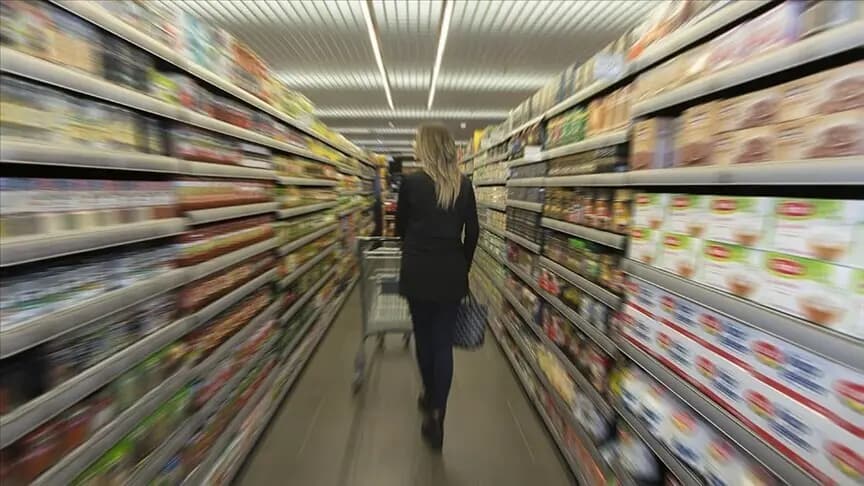 Ticaret satış hacmi temmuzda yıllık bazda azalırken perakende satış hacmi arttı