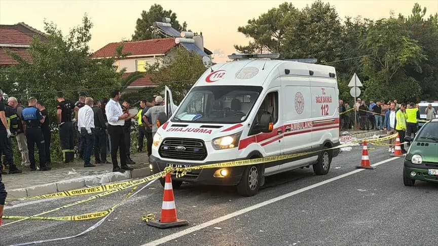 Düzce'de tır ile tarım aracının çarpışması sonucu 4 kişi öldü, 9 kişi yaralandı