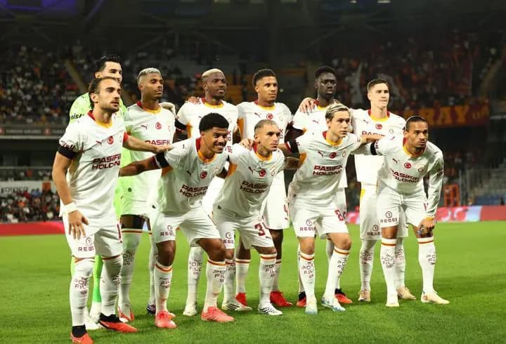 Galatasaray'ın Sporting maçı kadrosunda 4 isim yer almadı