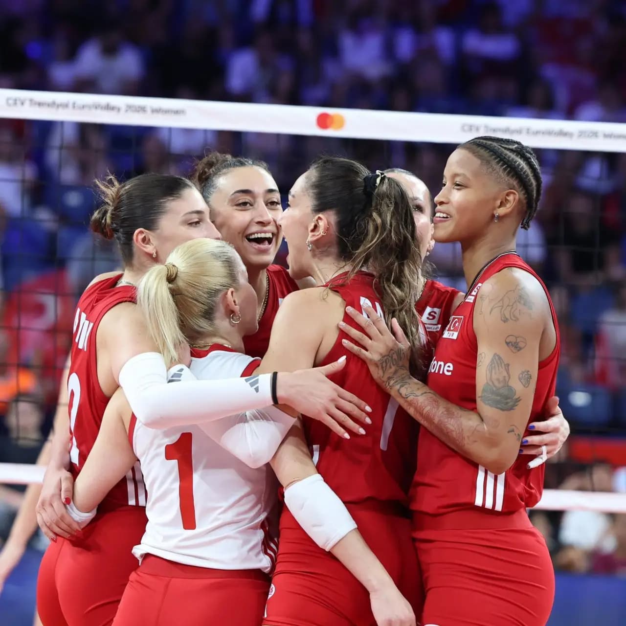 Sultanlar yarı final için parkede!