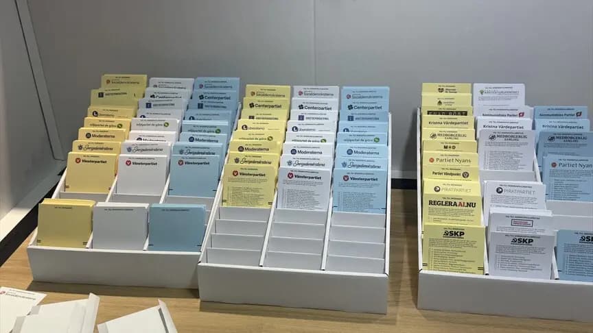İsveç'te halk genel seçimlerde oylarını kullanıyor