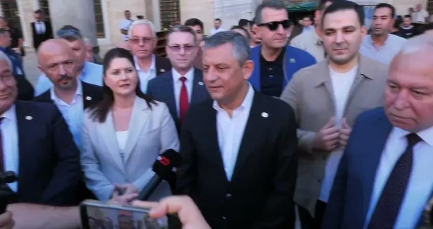 Özgür Özel Edirne'de Selimiye Camii'ni ziyaret etti...