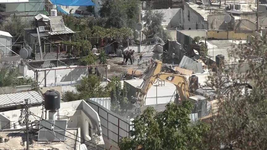 İsrail güçleri Kudüs’te Filistinlilere ait bir ev ile tarım amaçlı kullanılan yapıyı yıktı
