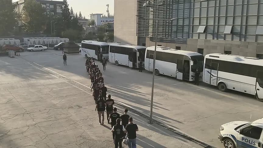 Kahramanmaraş merkezli yasa dışı bahis operasyonunda gözaltına alınan zanlılardan 67'si tutuklandı