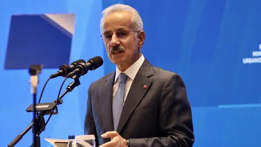 Bakan Uraloğlu: Limanlarda yeşil dönüşüm ve mavi karbon ekosistemlerinin korunması önceliklerimizden