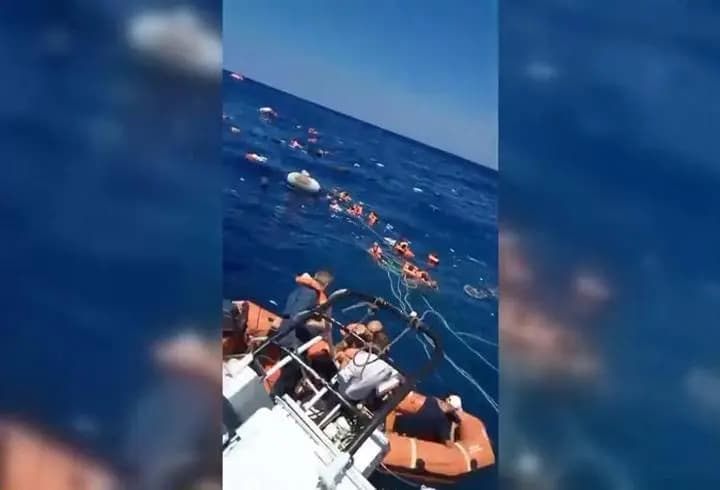 Girne'de batan gemiden yeni görüntü CNN TÜRK'te: Ölüme böyle sürüklendiler!