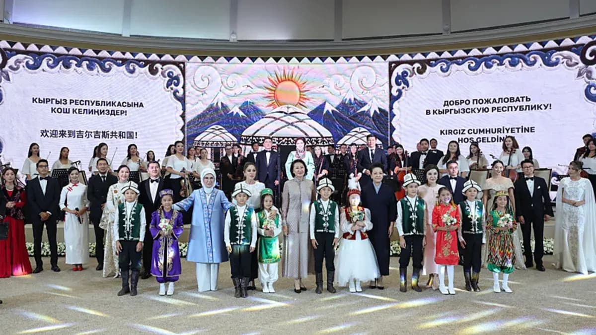Emine Erdoğan, Kırgızistan'da lider eşleriyle buluştu