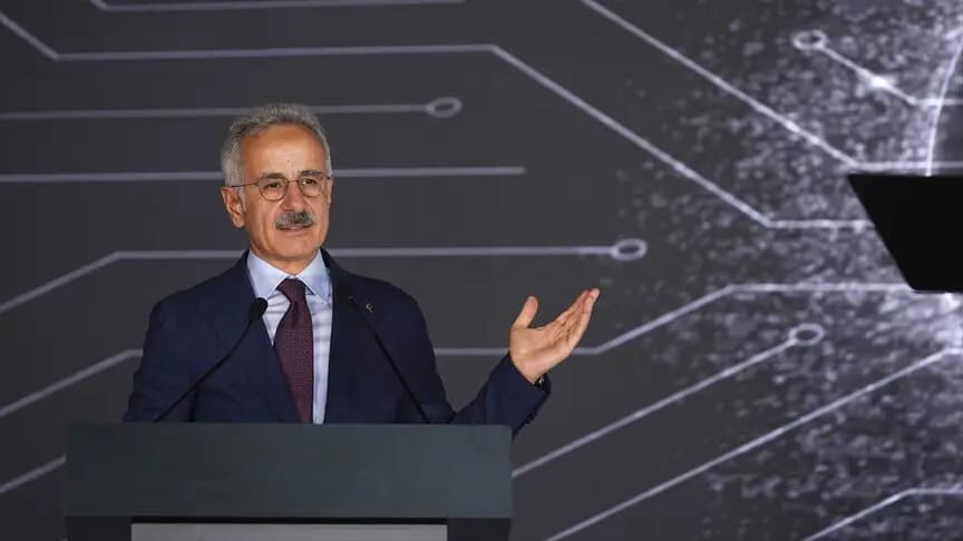 Ulaştırma ve Altyapı Bakanı Uraloğlu, Vodafone İzmir Veri Merkezi'nin açılışında konuştu