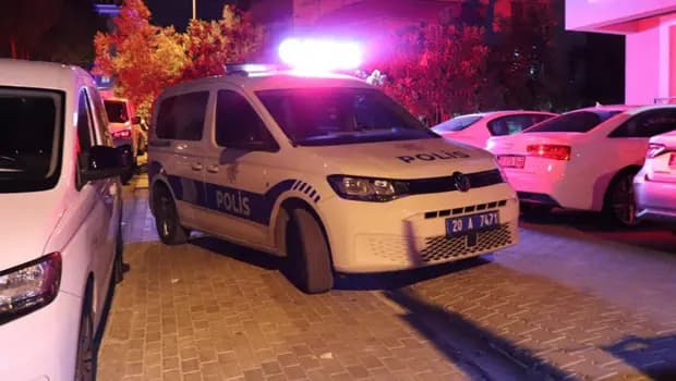 Ev arkadaşını bacağından bıçakladı