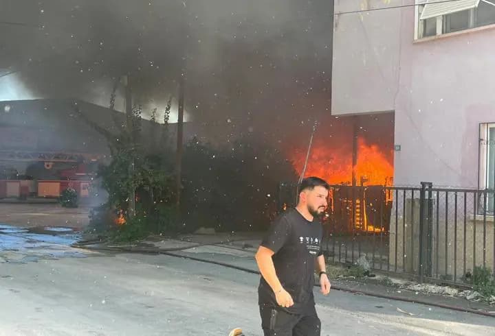 Antalya’da ev ve depo yangını