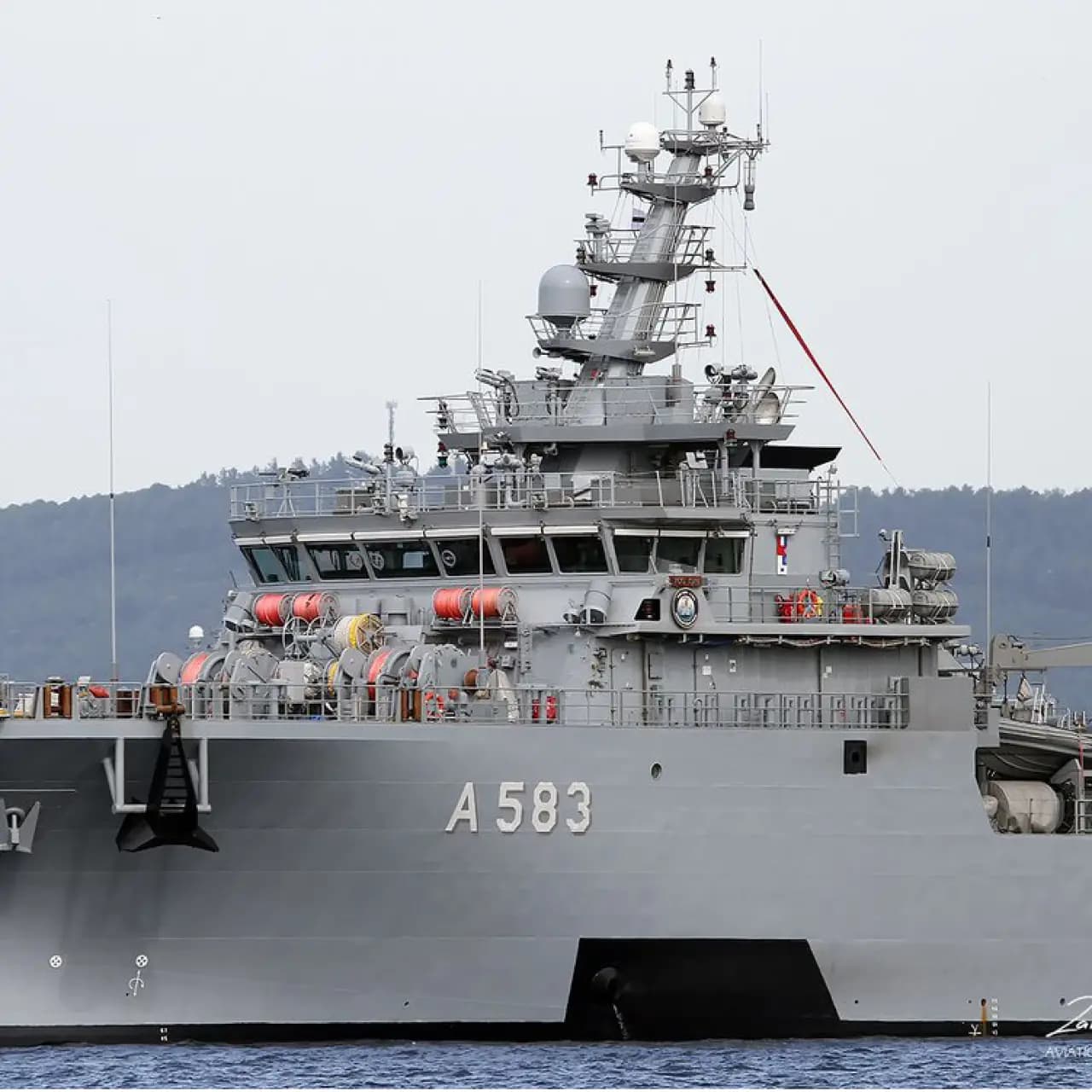 TCG Işın Gemisi, kayıp 20 kişiyi arıyor