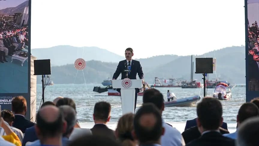Bakan Kurum: 16 milyon metreküp dip çamurunu üç yıl içerisinde Fethiye Körfezi'nden çıkaracağız