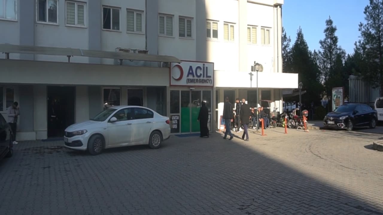 Gölete giren 2 kardeş boğulma tehlikesi geçirdi