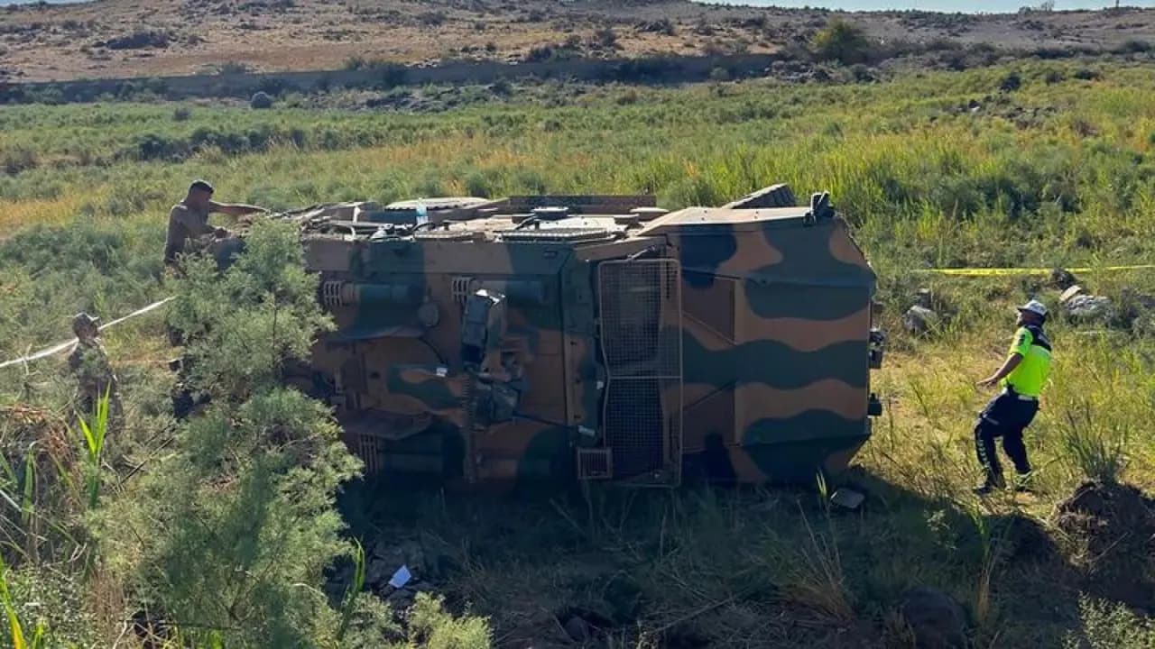 Askeri araç devrildi: 1 şehit, 2 yaralı