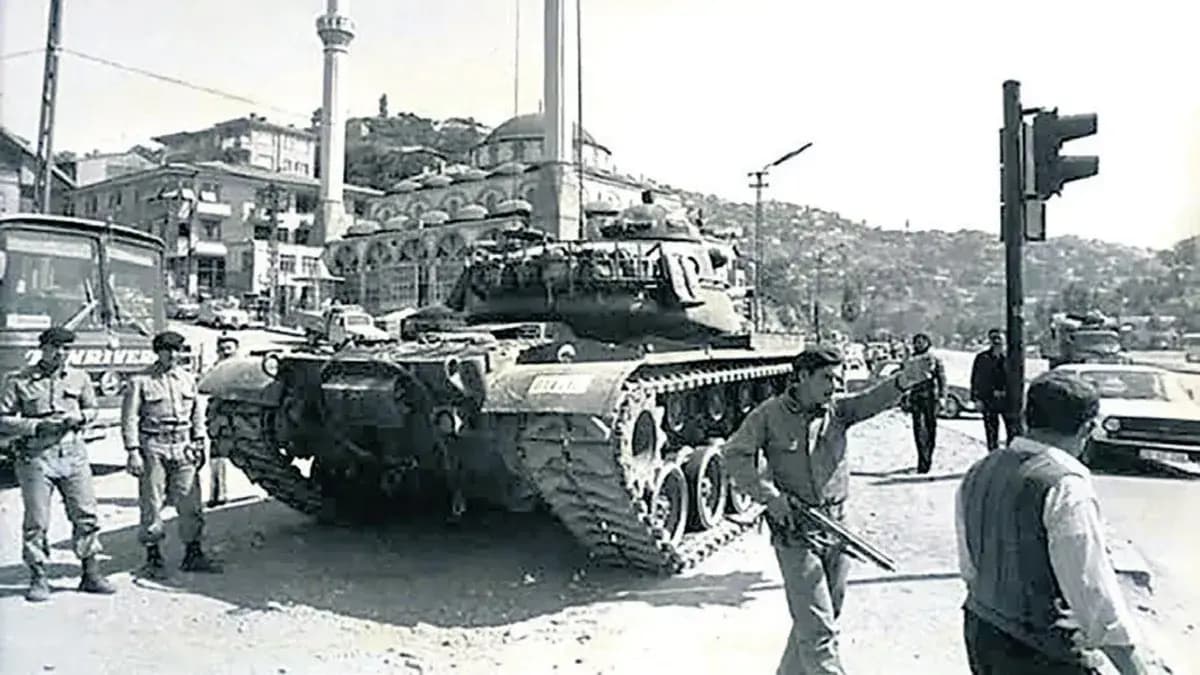 Siyasilerden 12 Eylül mesajı: Demokrasiye sahip çıkacağız