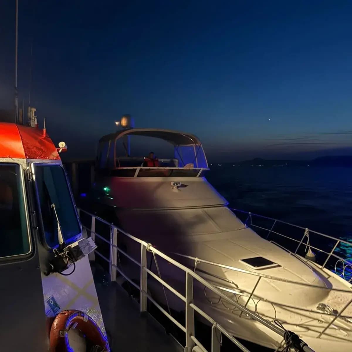 Çanakkale Boğazı'nda sürüklenen tekne ekipleri alarma geçirdi