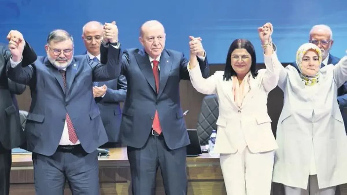 AK Parti’de hizmete rozet