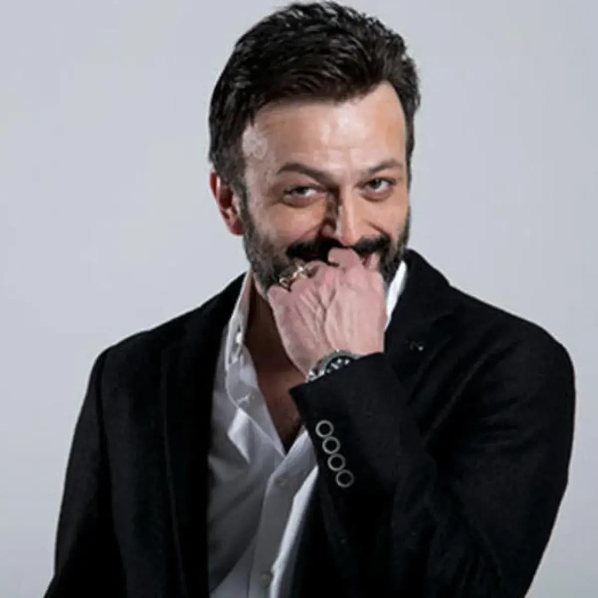 Ünlü oyuncu Serhat Mustafa Kılıç hayatını kaybetti! Cenaze programı ve törenin detayları belli oldu