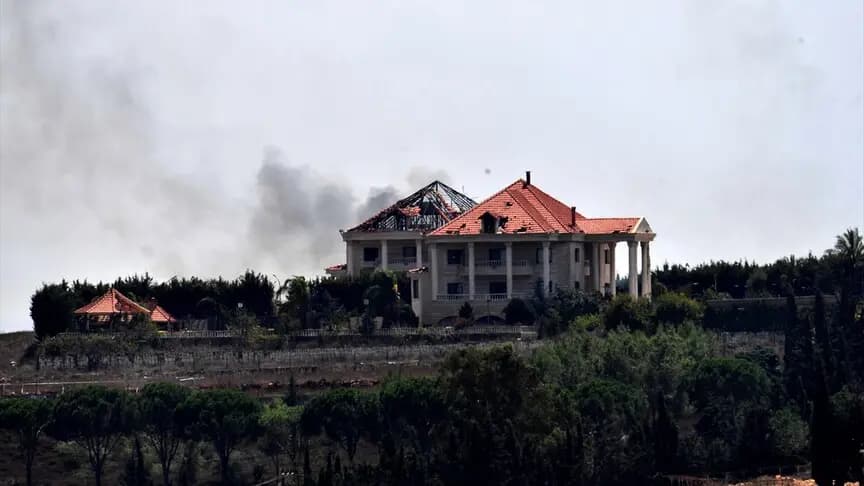 İsrail, ateşkese rağmen Lübnan'ın güneyine hava ve topçu saldırılarını sürdürüyor