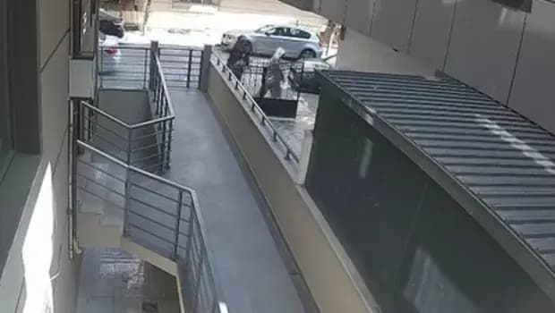 Avcılar'da kadın kıyafetli hırsızlar kamerada: Açık kapıya şaka yaptılar, kabusu yaşadılar