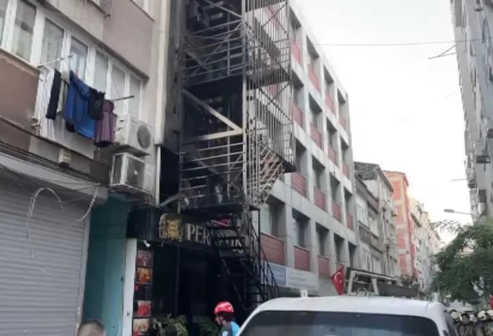SON DAKİKA... Bakırköy'de otel yangını: 12 yaralı