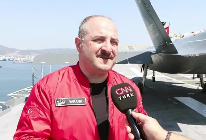 Mustafa Varank, TCG Anadolu'nun pistinde CNN TÜRK'e konuştu: Dünyada bu konsepti uygulayabilen tek ülkeyiz