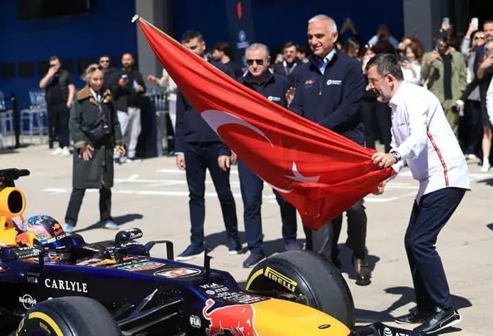Bakan Ersoy müjdeyi verdi: İstanbul Park, 2031'e kadar F1 takviminde